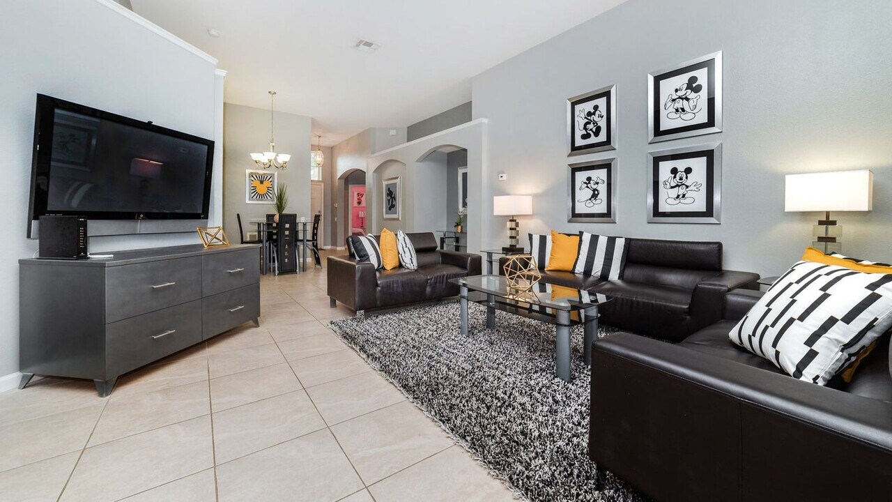 8208 Fan Palm Way in Kissimmee, FL - Building Photo