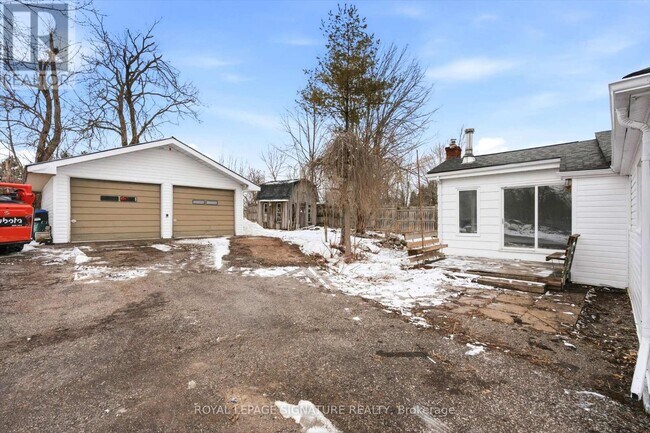 7866 Yonge St in Innisfil, ON - Building Photo - Building Photo