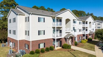 The Summit on 401 in Fayetteville, NC - Building Photo
