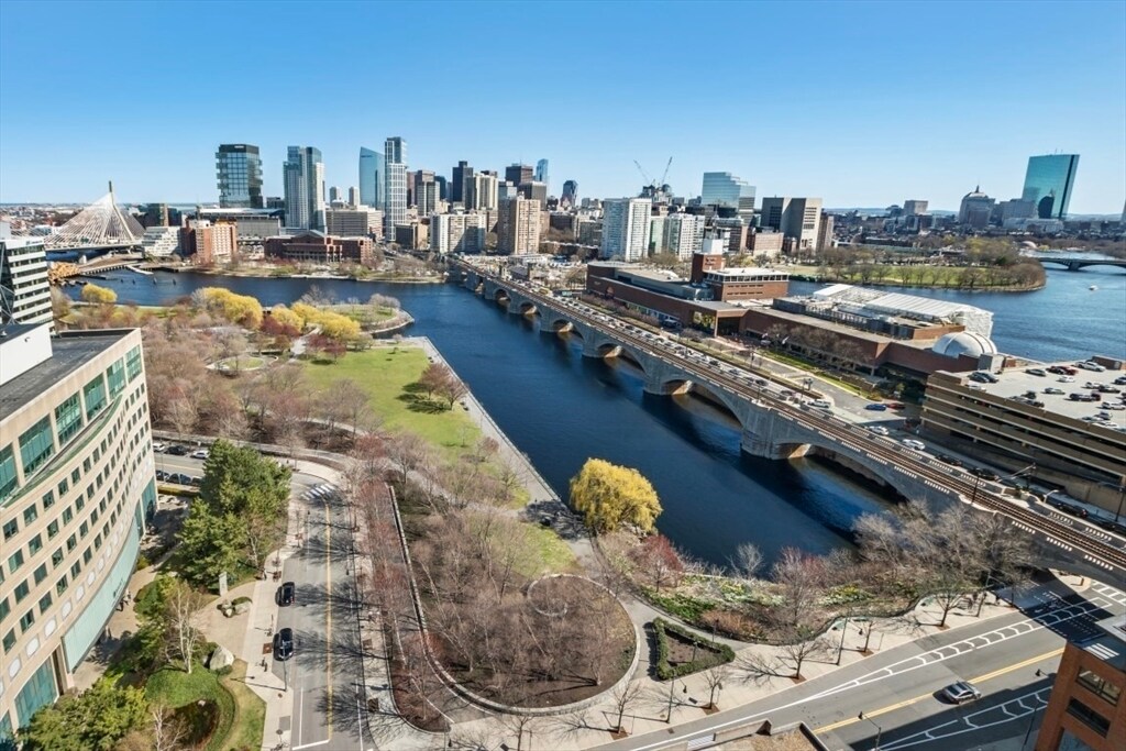 8 Museum Way in Cambridge, MA - Building Photo