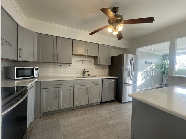 9445 Kenton Ave in Skokie, IL - Foto de edificio - Building Photo