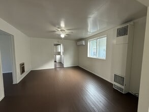 328 SE Lane Ave in Roseburg, OR - Building Photo - Building Photo