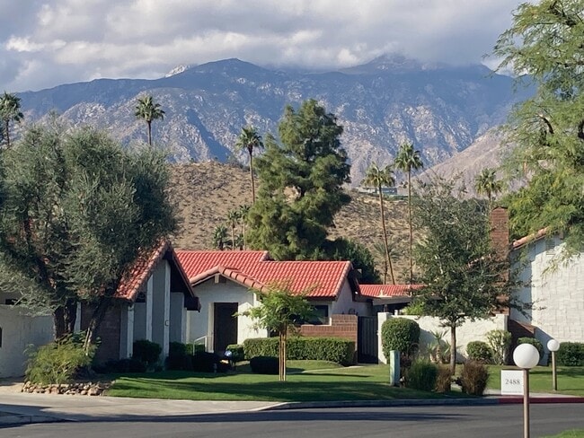 2330 Miramonte Cir E, Unit Pool spa quiet safe sunny in Palm Springs, CA - Foto de edificio - Building Photo