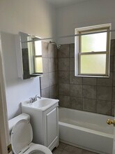 6343 N Magnolia Ave, Unit ONE BED in Chicago, IL - Building Photo - Building Photo