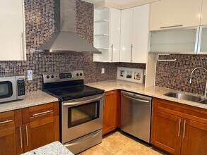 193 Lakeview Dr-Unit -106 in Weston, FL - Building Photo - Building Photo