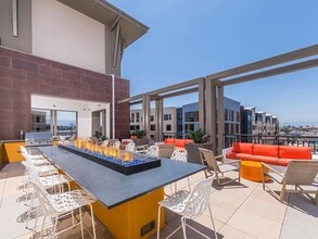 808 West Apartments in San Jose, CA - Foto de edificio - Building Photo