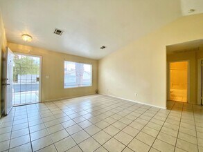 5246 Edna Crane Ave in North Las Vegas, NV - Building Photo - Building Photo