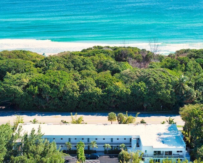 365 N Ocean Blvd in Boca Raton, FL - Building Photo - Building Photo