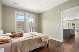 45 Burnett St, Unit 203 in Boston, MA - Building Photo - Building Photo