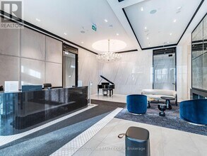 8 Wellesley St W in Toronto, ON - Building Photo - Building Photo