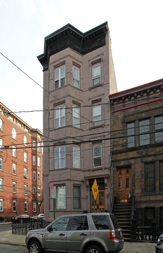 1135 Bloomfield St in Hoboken, NJ - Building Photo - Building Photo