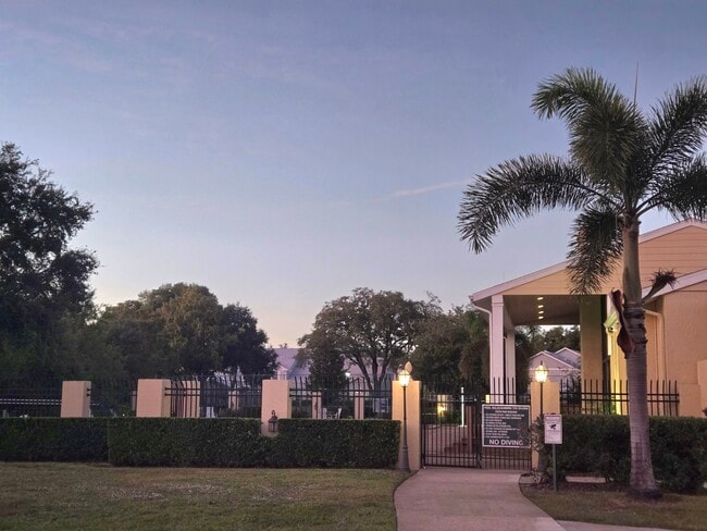 5347 Emerald Isle Dr in Orlando, FL - Building Photo - Building Photo