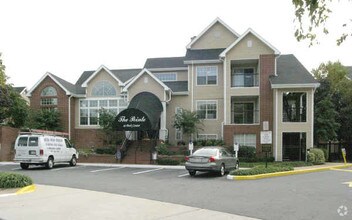 3315 Wyndham Cir in Alexandria, VA - Building Photo - Building Photo