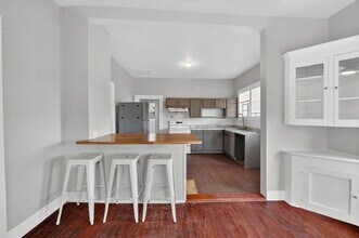 3021 Co Rd 467 in Devine, TX - Building Photo - Building Photo