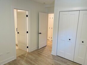 843 W Wellington Ave, Unit G in Chicago, IL - Building Photo - Building Photo