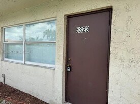 5323 NW 24th St in Lauderhill, FL - Building Photo