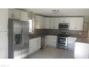 540 Kerry Lake Dr in Newport News, VA - Building Photo - Building Photo