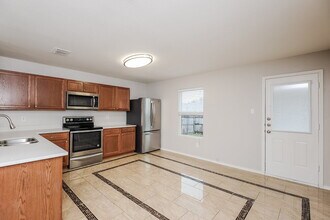 8123 Stowe Springs Ln in Arlington, TX - Building Photo - Building Photo