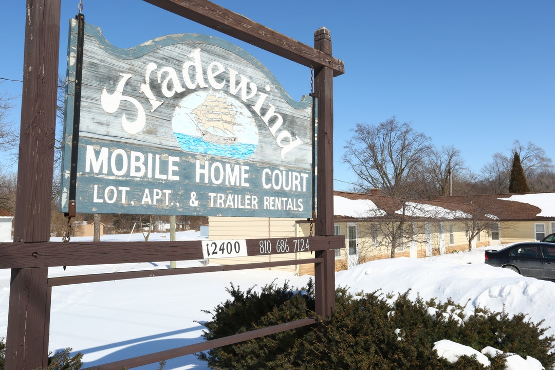 Tradewinds Mobile Home Community in Clio, MI - Foto de edificio