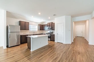 322 Arnage Dr in Hutto, TX - Building Photo - Building Photo