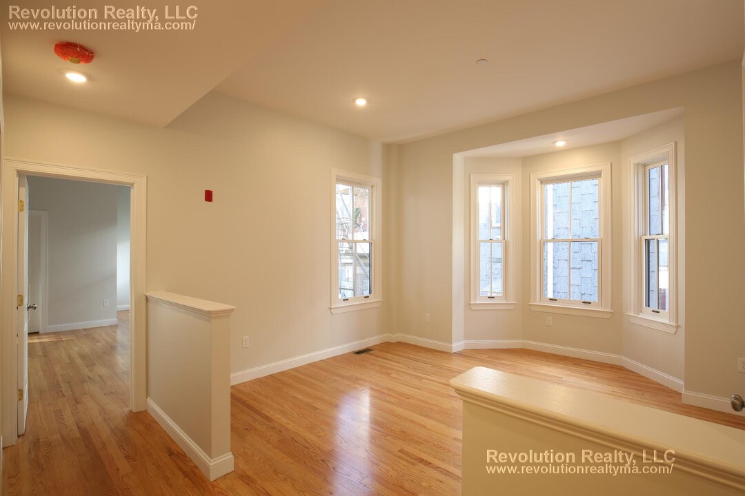 20 George St, Unit 1 in Somerville, MA - Building Photo