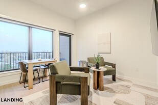 2623 Keene St, Unit 433 in Houston, TX - Building Photo