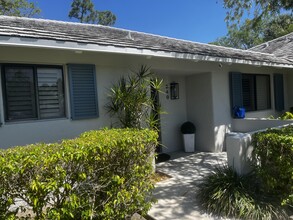 840 Club Dr in Palm Beach Gardens, FL - Building Photo - Building Photo