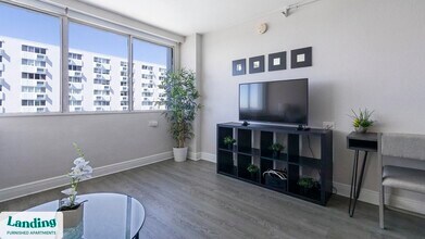 305 Dr. M.L.K. Jr St S, Unit 613 in St. Petersburg, FL - Building Photo - Building Photo