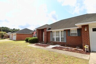 2173 Hagood Loop in Crestview, FL - Building Photo - Building Photo