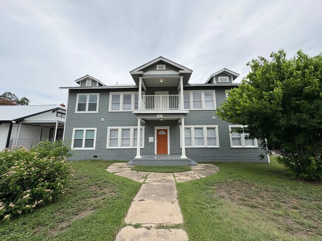 property at 805 W Summit Ave.