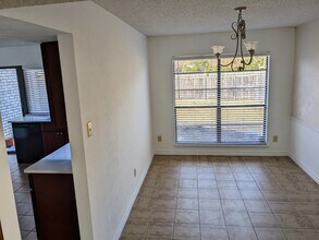 1855 Sandy Ridge Ct in Carrollton, TX - Foto de edificio - Building Photo