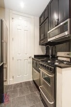 250 Mott St, Unit 19 in New York, NY - Building Photo - Building Photo