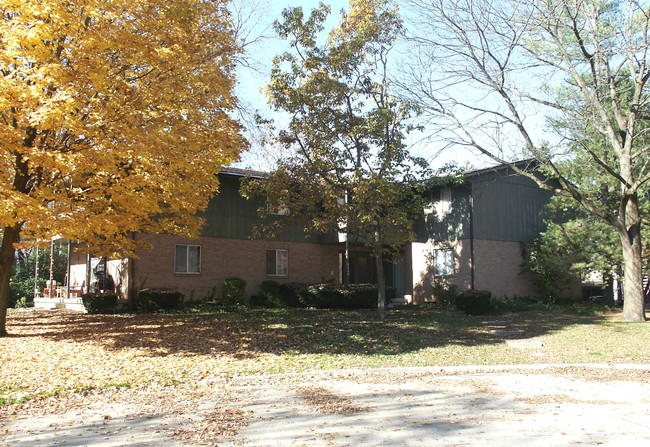 Fenway Pines Apartments in Columbus, OH - Building Photo - Building Photo