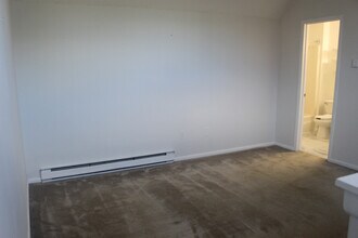 42 N Main St, Unit 78 in West Hartford, CT - Building Photo - Building Photo