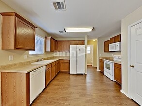 10002 Cactus Vly in San Antonio, TX - Building Photo - Building Photo