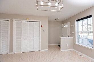 1 Lexington Way in Middletown, NY - Building Photo - Building Photo