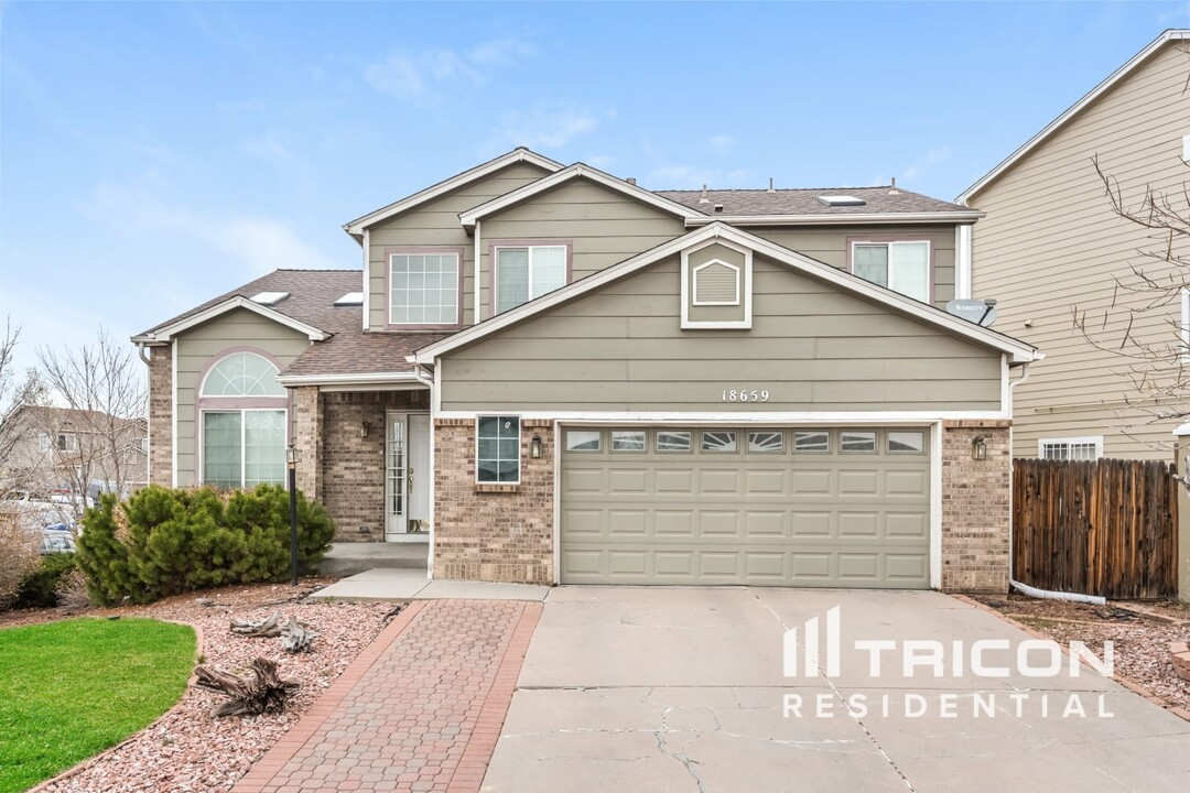 18659 E Hamilton Dr in Aurora, CO - Building Photo
