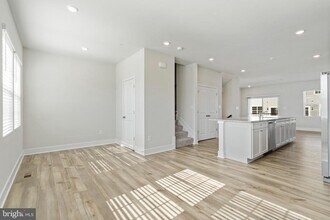 7550 Johnnycake Rd in Woodlawn, MD - Building Photo - Building Photo