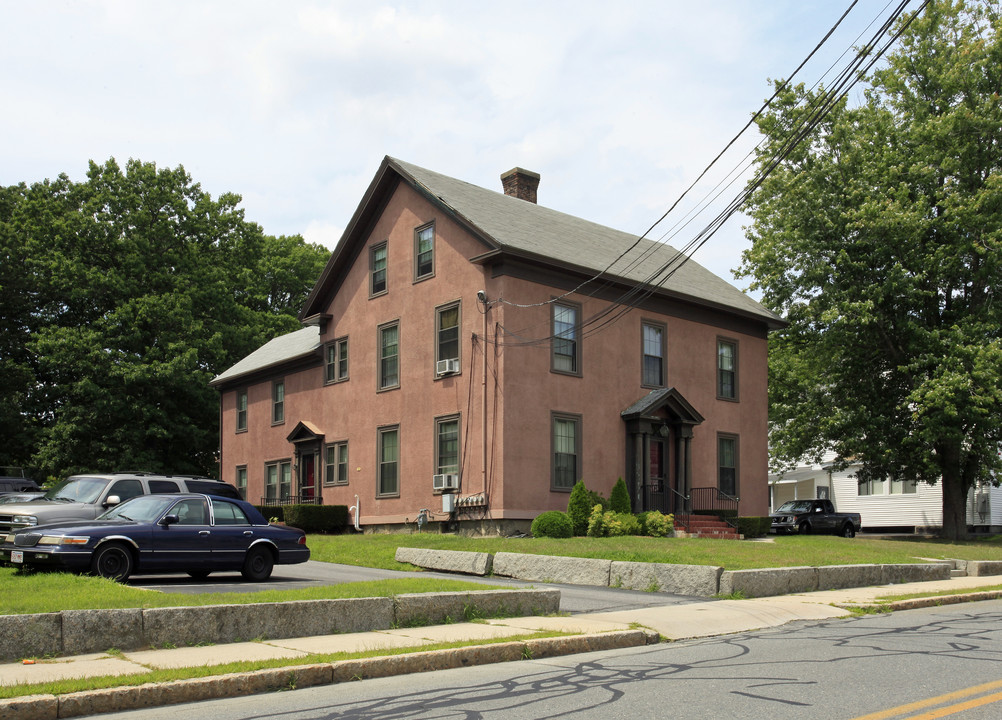 72 School St in Milford, MA - Foto de edificio