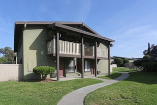 Saddleback Ranch Apartments in Mission Viejo, CA - Building Photo
