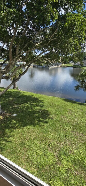 8465 Sunrise Lakes Blvd in Sunrise, FL - Building Photo