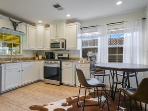 1001 E 45th St in Austin, TX - Building Photo - Building Photo