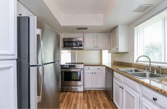 2002 W Summit Pl in Chandler, AZ - Building Photo - Building Photo