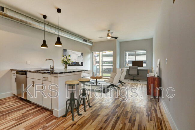 property at 805 W Cary St