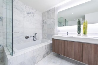 401 N Birch Rd in Fort Lauderdale, FL - Foto de edificio - Building Photo