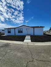 250 San Carlos Dr in Hemet, CA - Building Photo - Building Photo