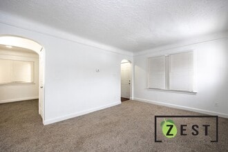 8250 Rosemont Ave in Detroit, MI - Building Photo - Building Photo