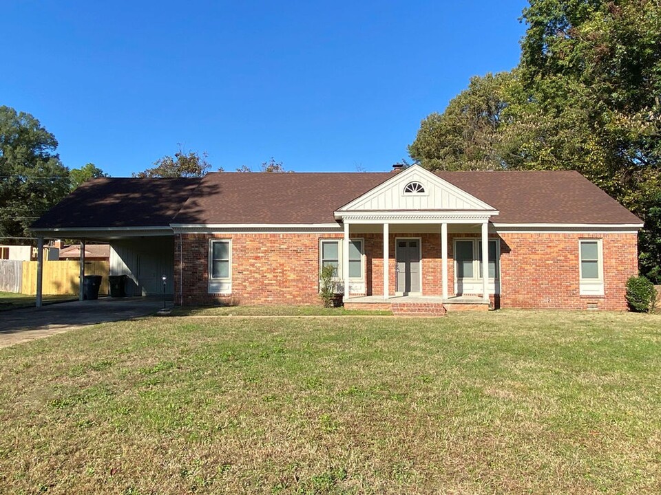 1630 Janis Dr in Memphis, TN - Foto de edificio