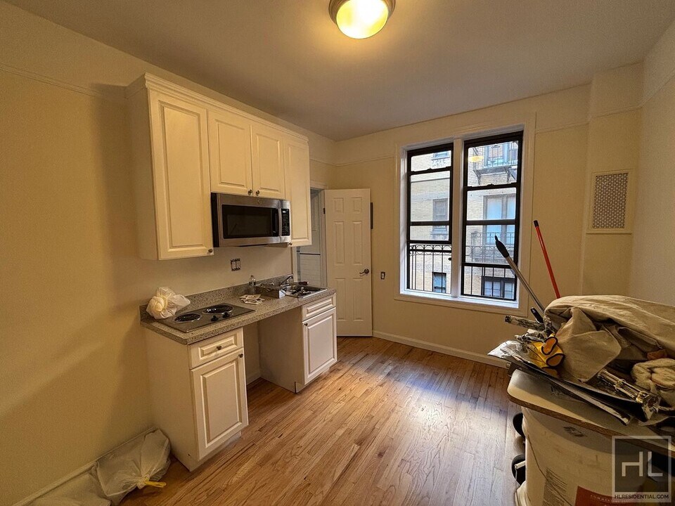 WEST 45 STREET in New York, NY - Building Photo