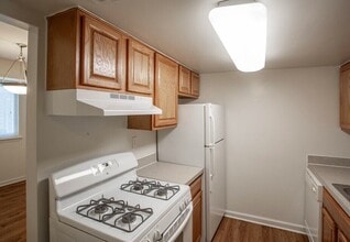 Racquet Club Apartments and Townhomes in Levittown, PA - Foto de edificio - Building Photo
